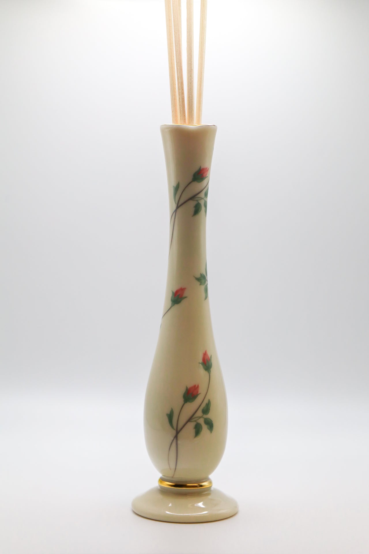 Rose Manor Bud Vase by Lenox as scent diffuser