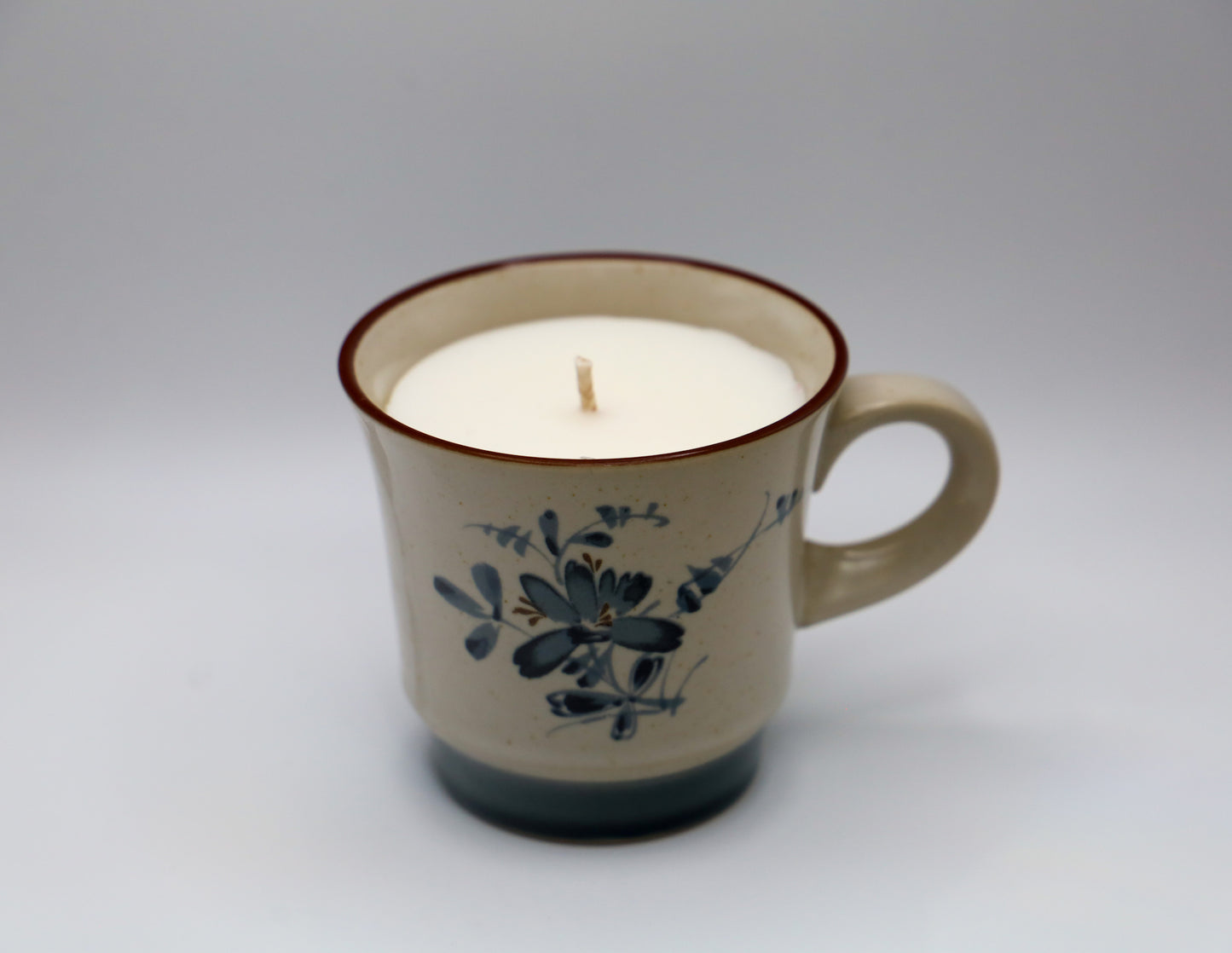 Noritake Pleasure Stoneware Cup with Apricot Grove scented soy candle.